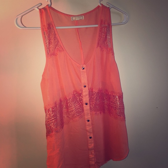 Peachy tank with lace detail - Picture 1 of 2